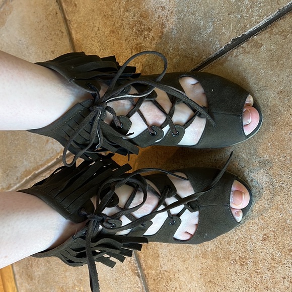 Green fringe lace up  platforms heels - Picture 3 of 5